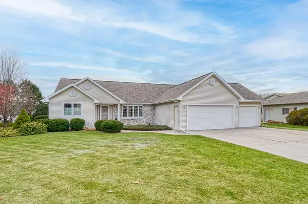 1615 Sandstone Ln, Howards Grove, WI 53083