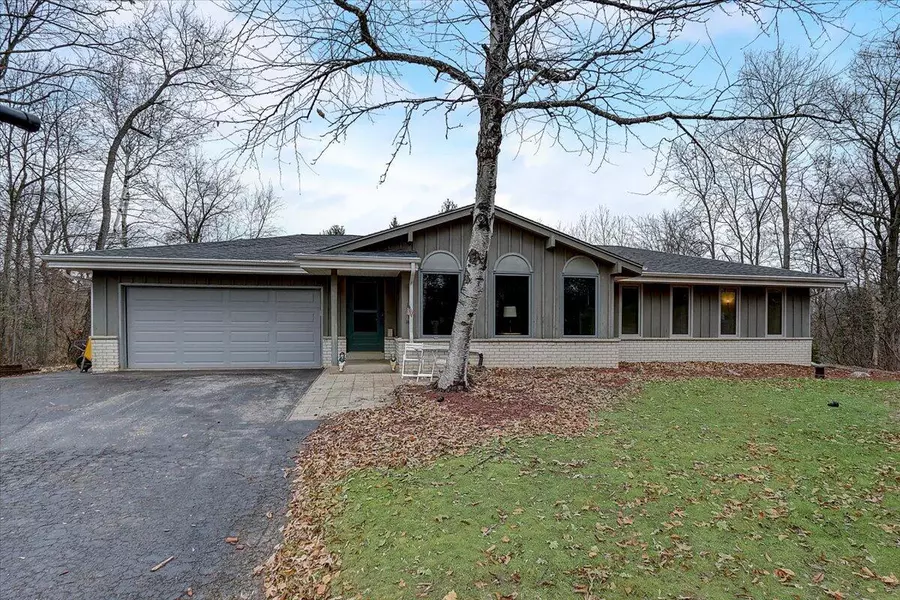 N71W26590 White Oak Dr, Lisbon, WI 53089