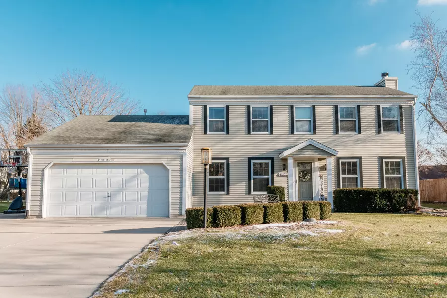 W226N2810 Foxwood Ln, Pewaukee, WI 53186