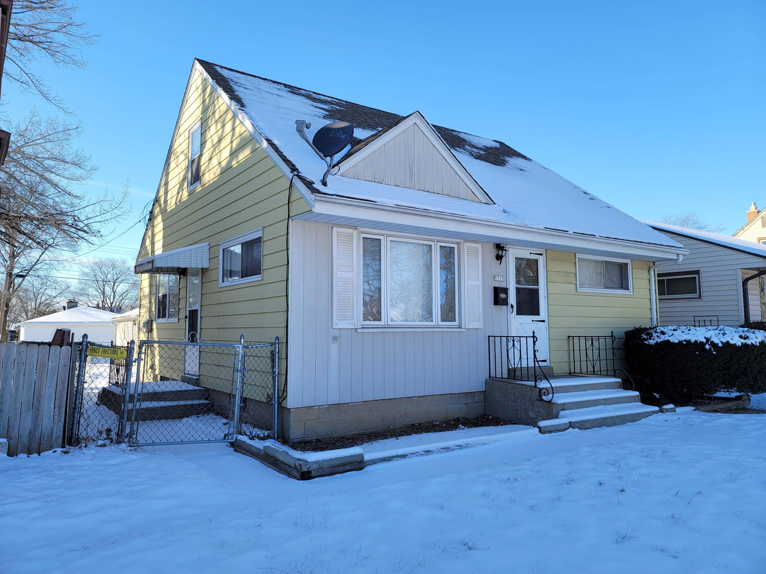 5715 N 92nd St, Milwaukee, WI 53225