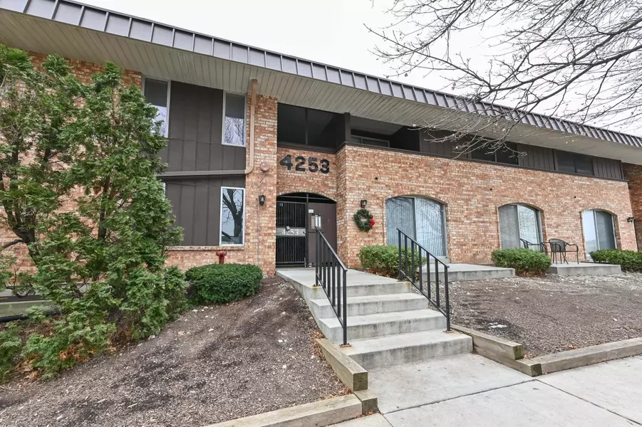 4253 W Rivers Edge Cir Unit 10, Brown Deer, WI 53209