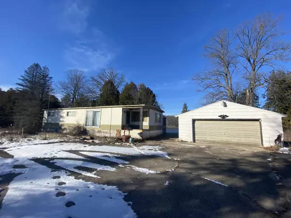 N4831 River Dr, Menominee, MI 49858