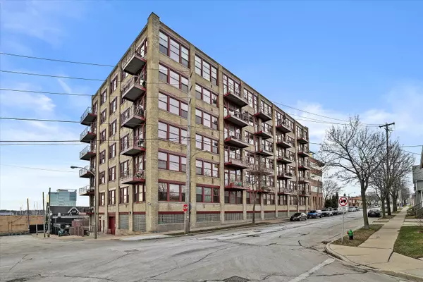 215 W Maple St Unit 111, Milwaukee, WI 53204