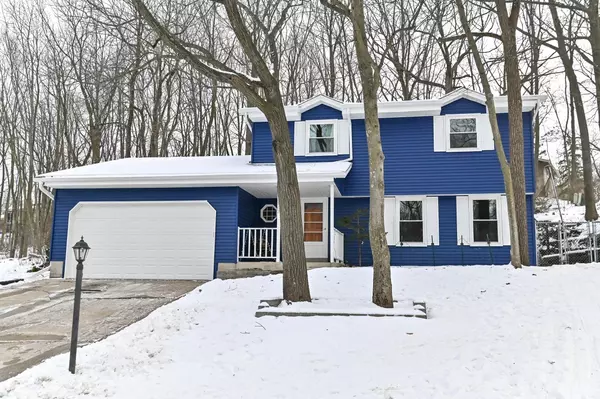 2847 Rolling Ridge Dr, Waukesha, WI 53188