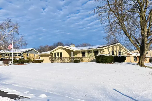 3680 S Brentwood Rd, New Berlin, WI 53151