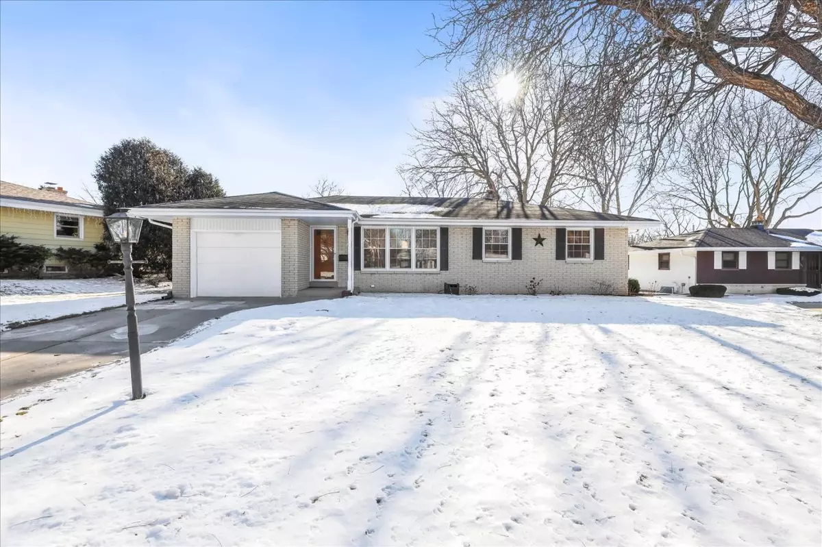 Greendale, WI 53129,5353 Lakeview Dr