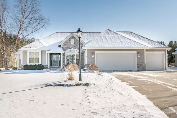 W273N2480 Arlington Dr, Pewaukee, WI 53072