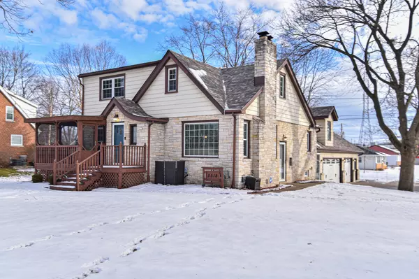 5518 S 110th St, Hales Corners, WI 53130