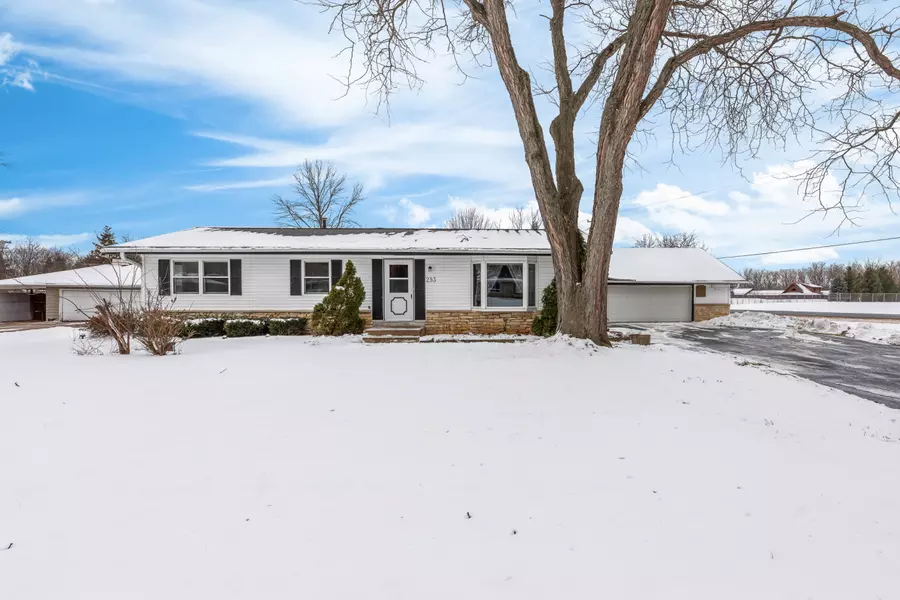 W293 Belleview Ave, Ixonia, WI 53066