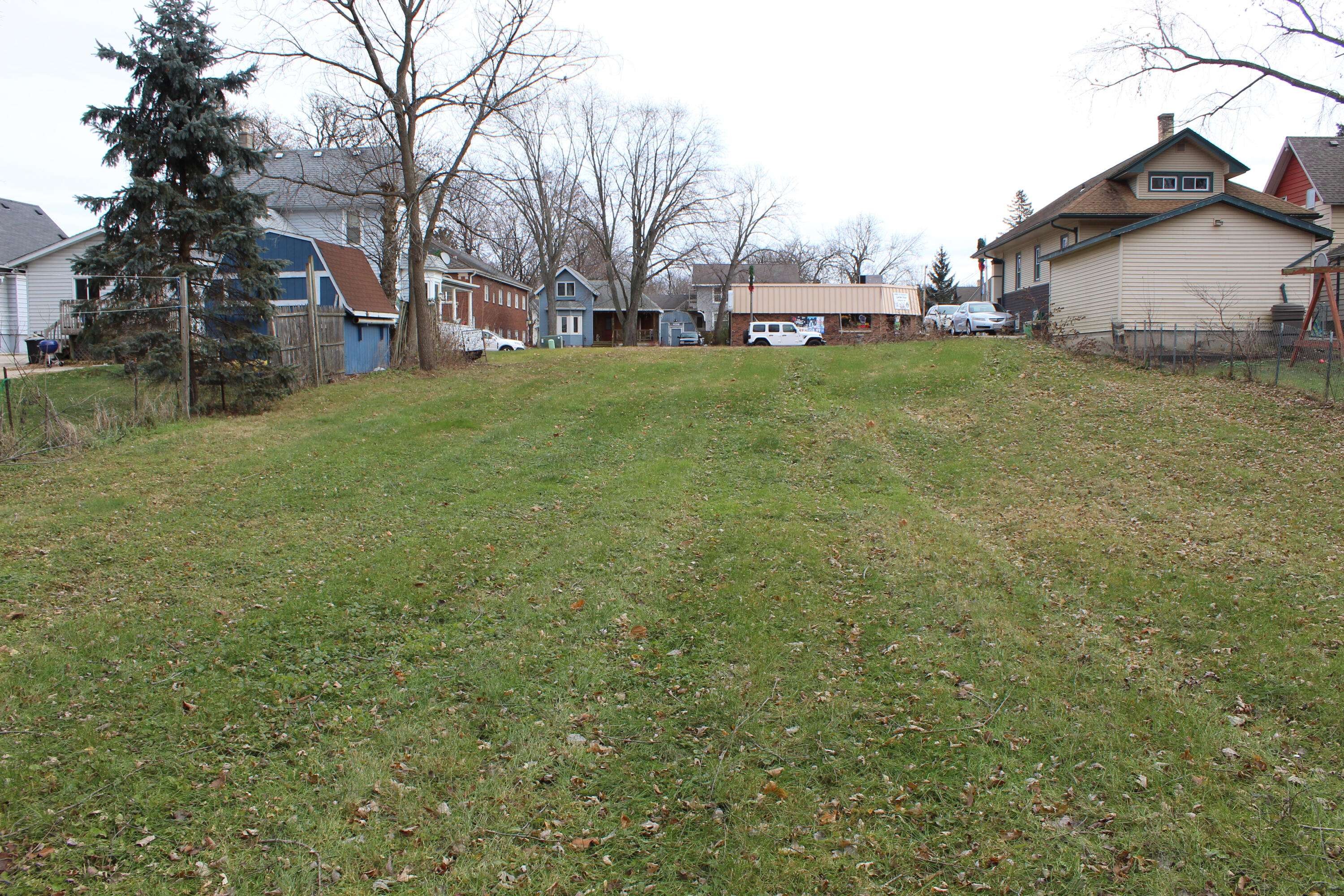 Dousman, WI 53118,207 N Main St