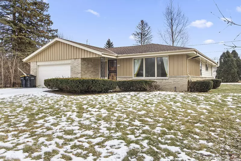 5325 W Silverleaf Ln, Brown Deer, WI 53223