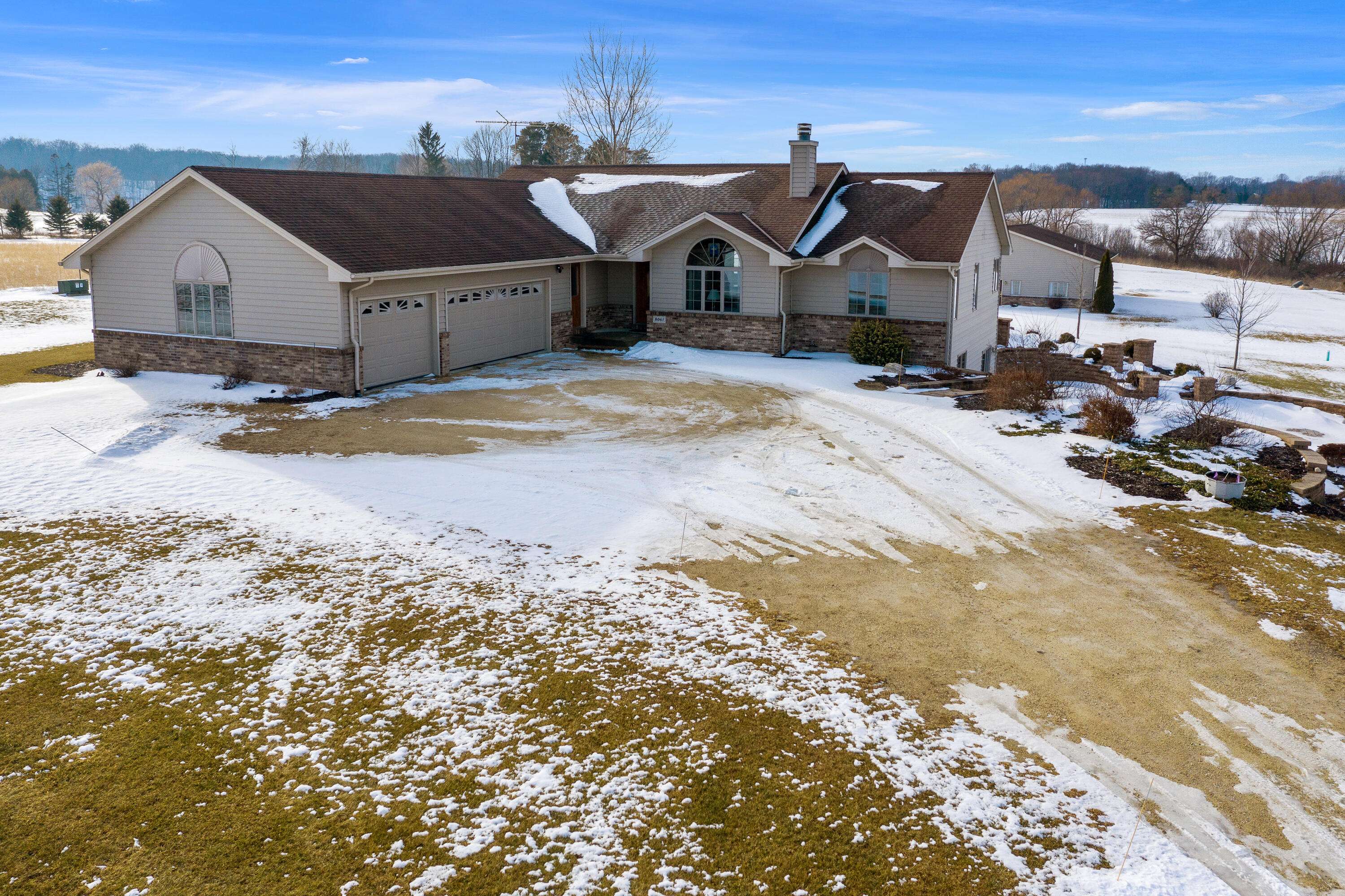 8061 Orchard Valley Rd, Farmington, WI 53090