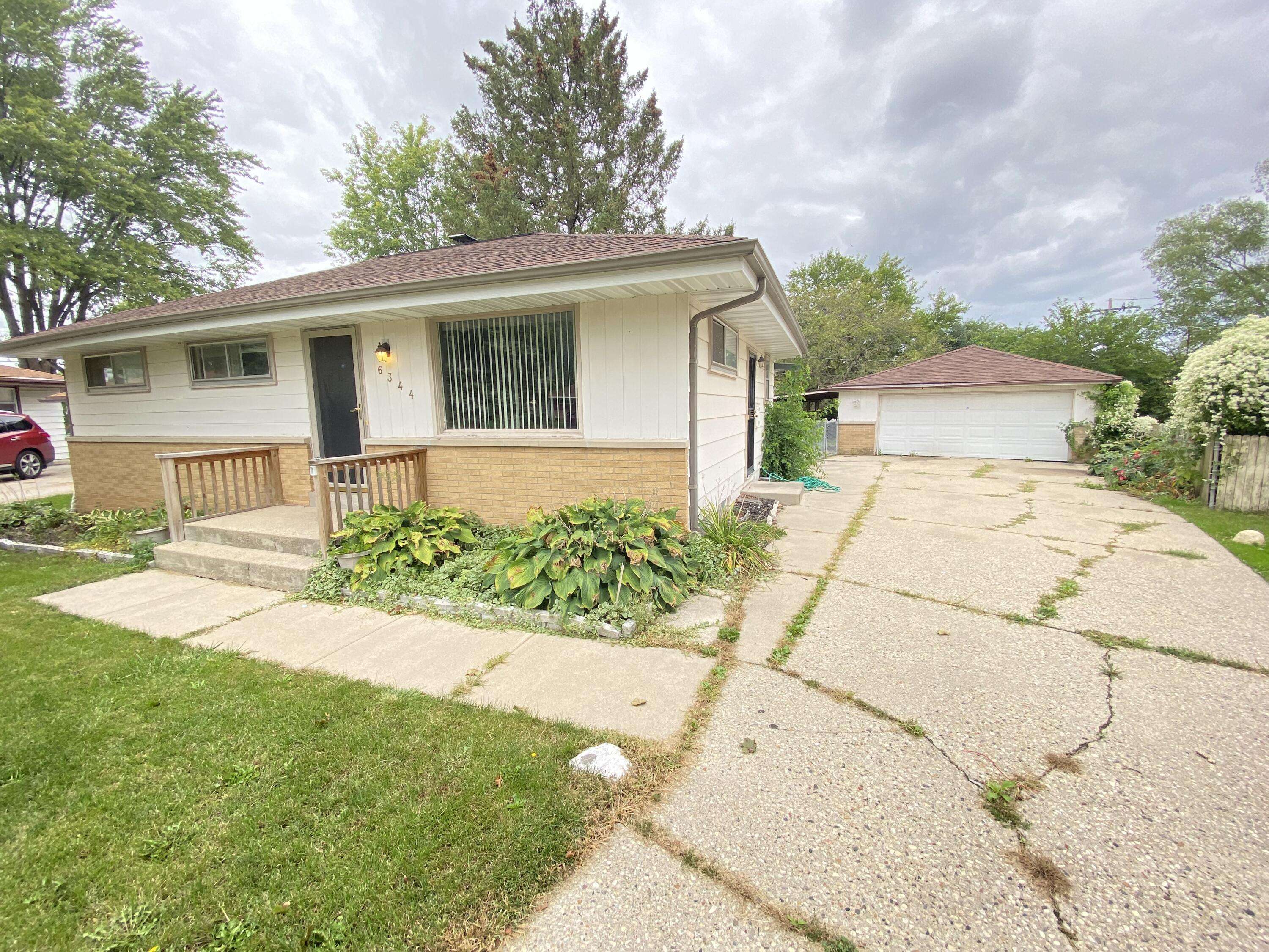 6344 N 86th Ct, Milwaukee, WI 53225