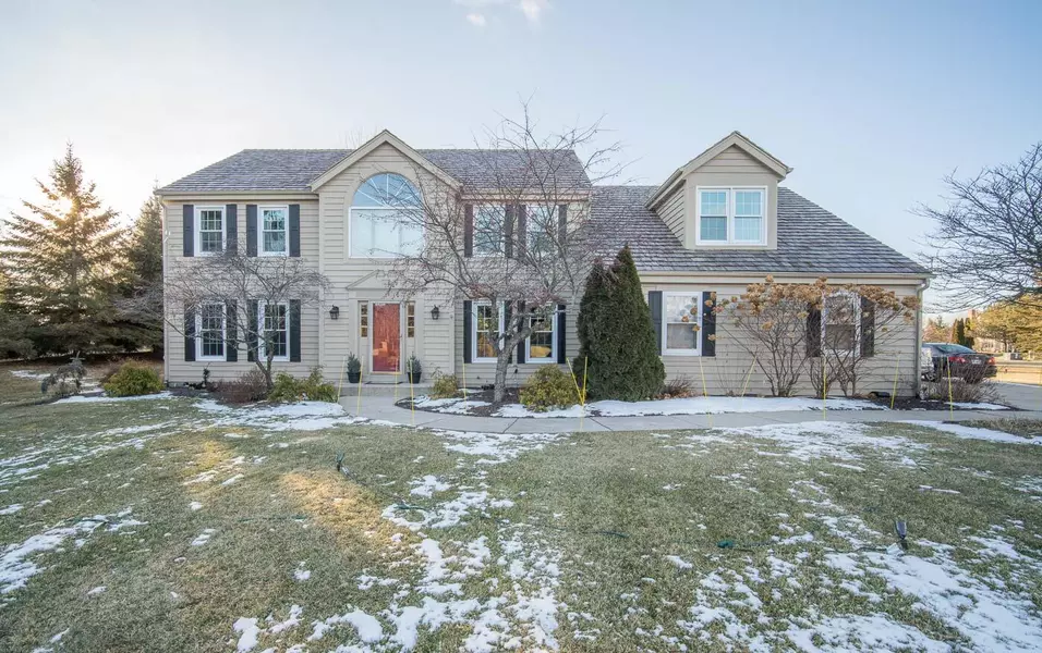 10403 N Beechwood Dr, Mequon, WI 53092