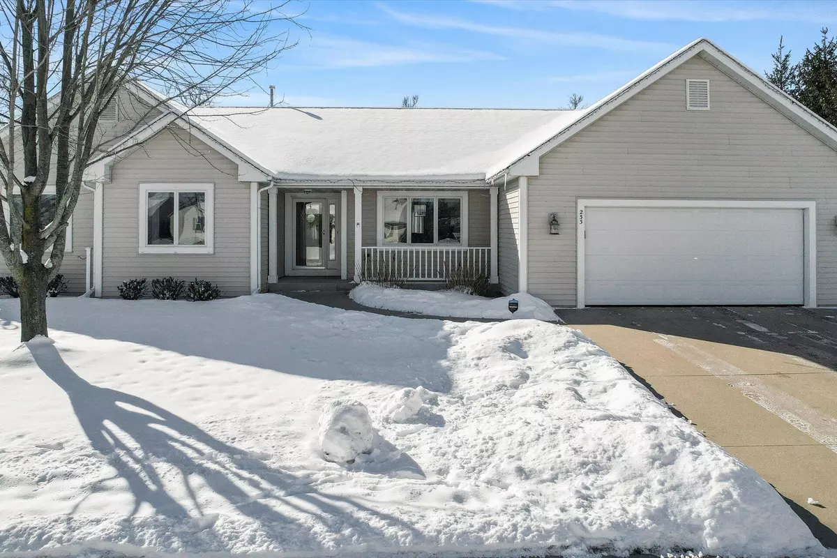 Oconomowoc, WI 53066,233 Shore Cir