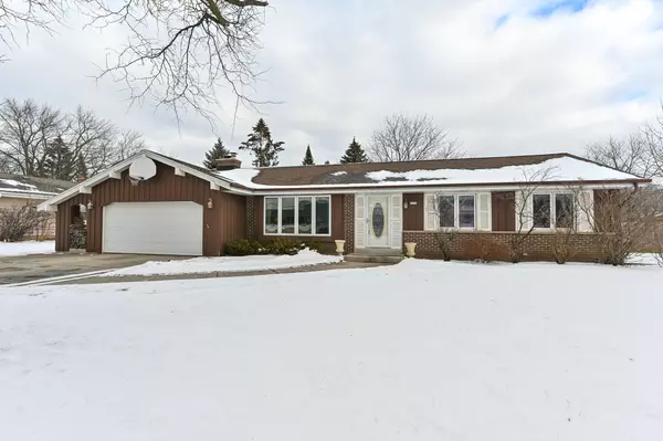 8034 S 13th St, Oak Creek, WI 53154