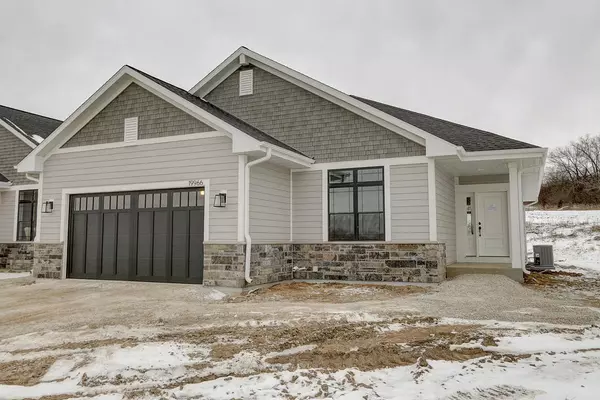 Lannon, WI 53046,7923 W Stone Ridge Dr Unit 68-2