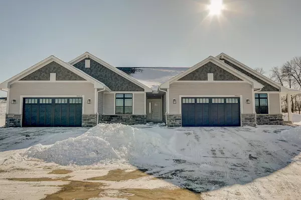 Lannon, WI 53046,7923 W Stone Ridge Dr Unit 68-2