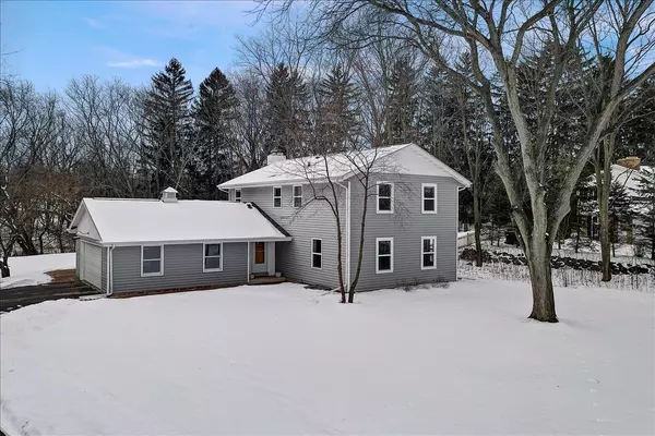 6871 Kingswood Dr, Cedarburg, WI 53012