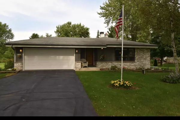 36648 Clover Ln, Summit, WI 53066