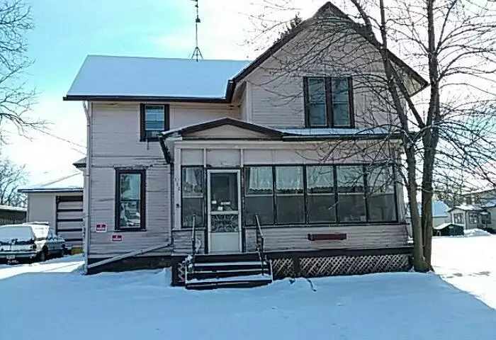 Fox Lake, WI 53933,112 E State St