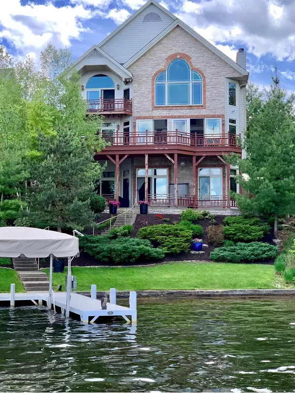 N53W34286 Road Q, Oconomowoc, WI 53069