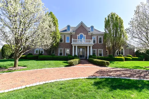 7832 W Cheverny Dr, Mequon, WI 53097