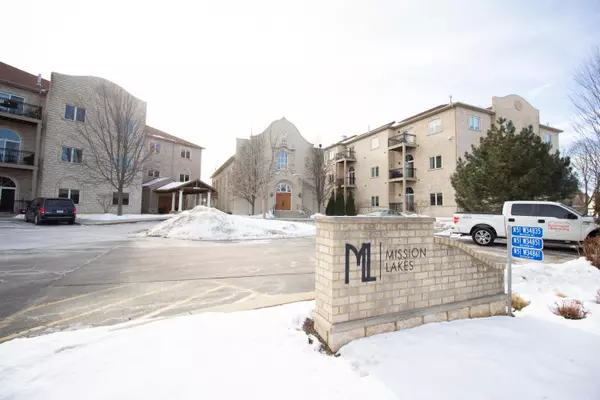 N51W34835 Wisconsin Ave Unit 203, Oconomowoc, WI 53069