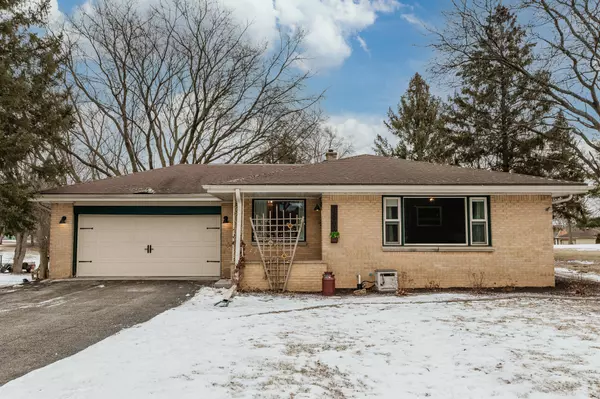 15901 W Mark Dr,  New Berlin,  WI 53151
