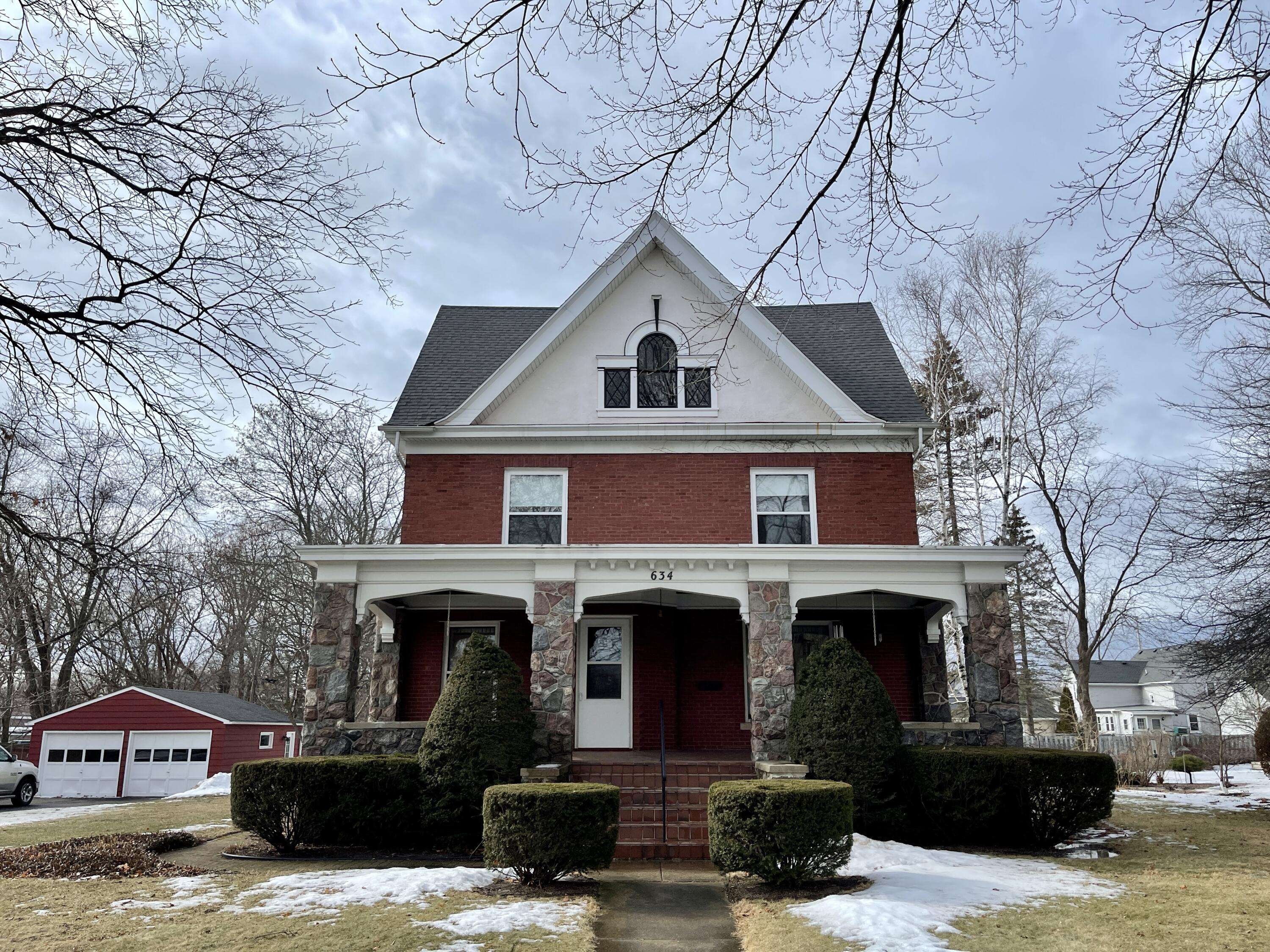634 S Main St, Fort Atkinson, WI 53538