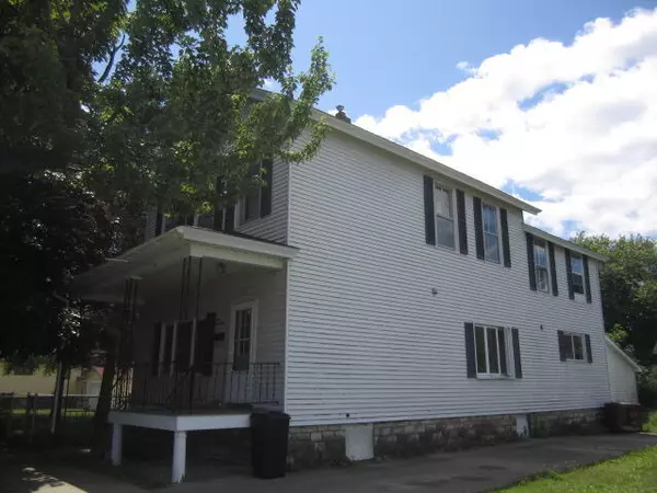 517 3rd St, Menominee, MI 49858