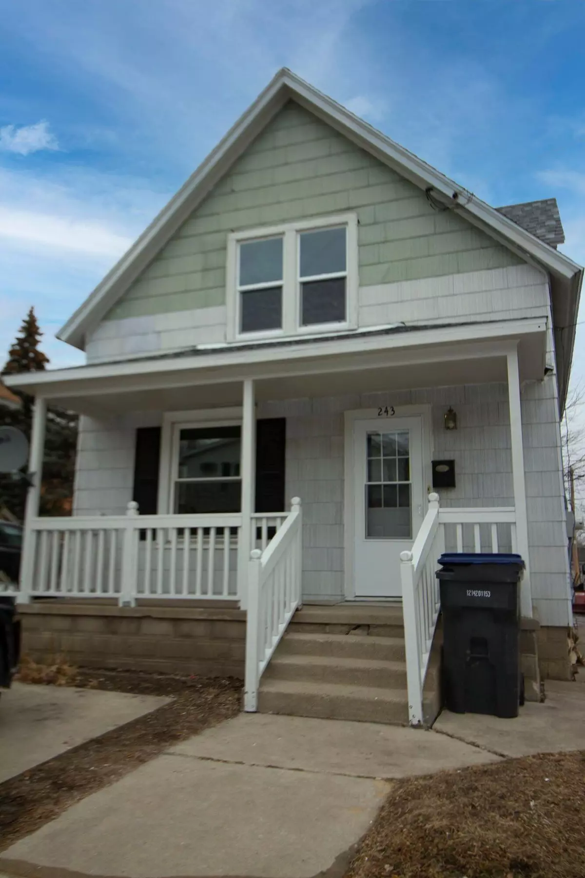 Waukesha, WI 53188,243 Collins St