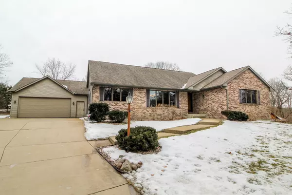 W9173 Wilderness Pl, Oakland, WI 53523