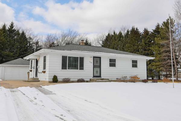 9128 11th Ave, Pleasant Prairie, WI 53158