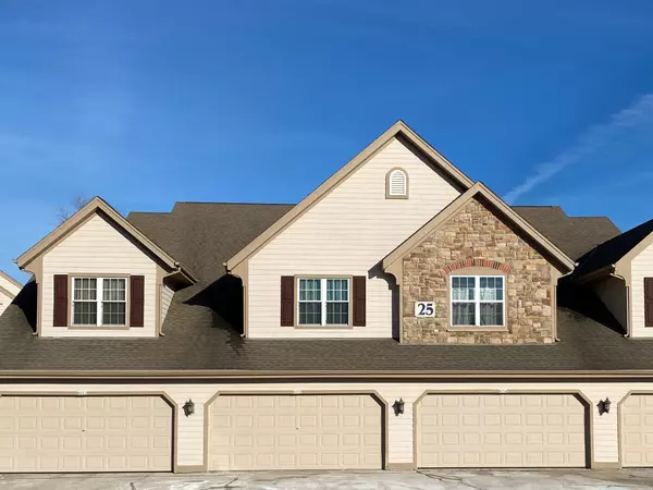 8650 S Roxbury Way, Oak Creek, WI 53154
