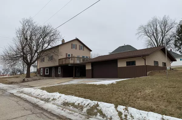 833 Main St, Lomira, WI 53048