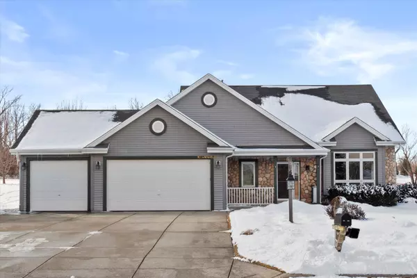 W234N7685 Grey Moss Ct, Sussex, WI 53089