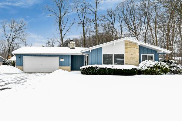 21545 Astolat Dr, Brookfield, WI 53045