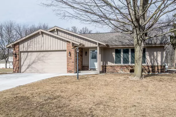 826 Oxford Dr, Hartland, WI 53029