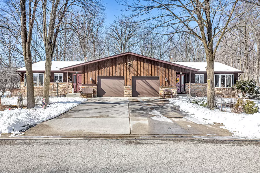 812 S Washington Dr Unit 810, Howards Grove, WI 53083