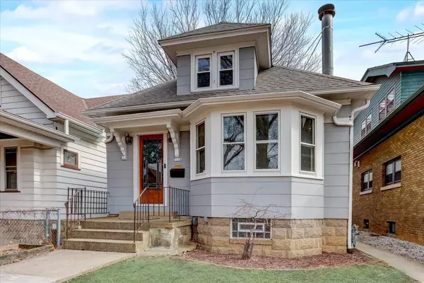 3158 S Pine Ave, Milwaukee, WI 53207