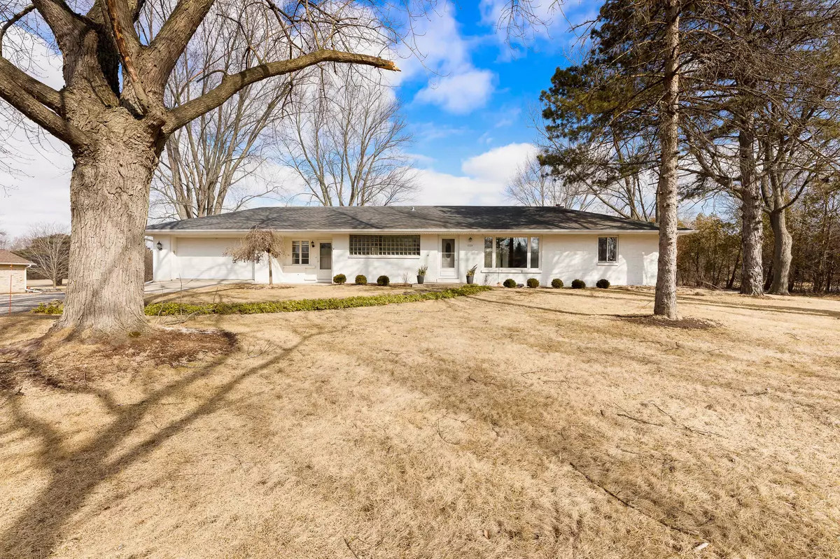 Mequon, WI 53092,5326 W Hillcrest Dr