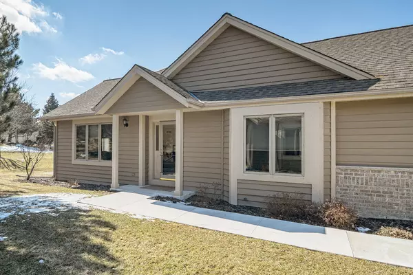 Pewaukee, WI 53072,N21W24315 E Parkway Meadow Cir Unit A