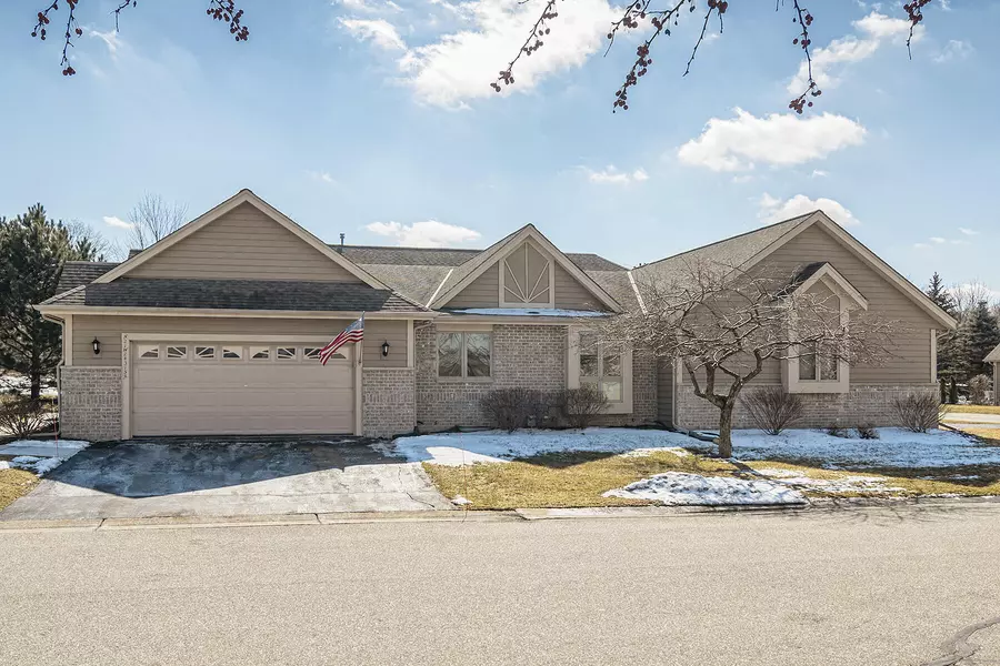 N21W24315 E Parkway Meadow Cir Unit A, Pewaukee, WI 53072