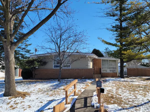 5852 S Madeline Ave, Milwaukee, WI 53221