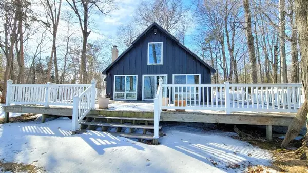 N2004 Shore Dr, Peshtigo, WI 54143