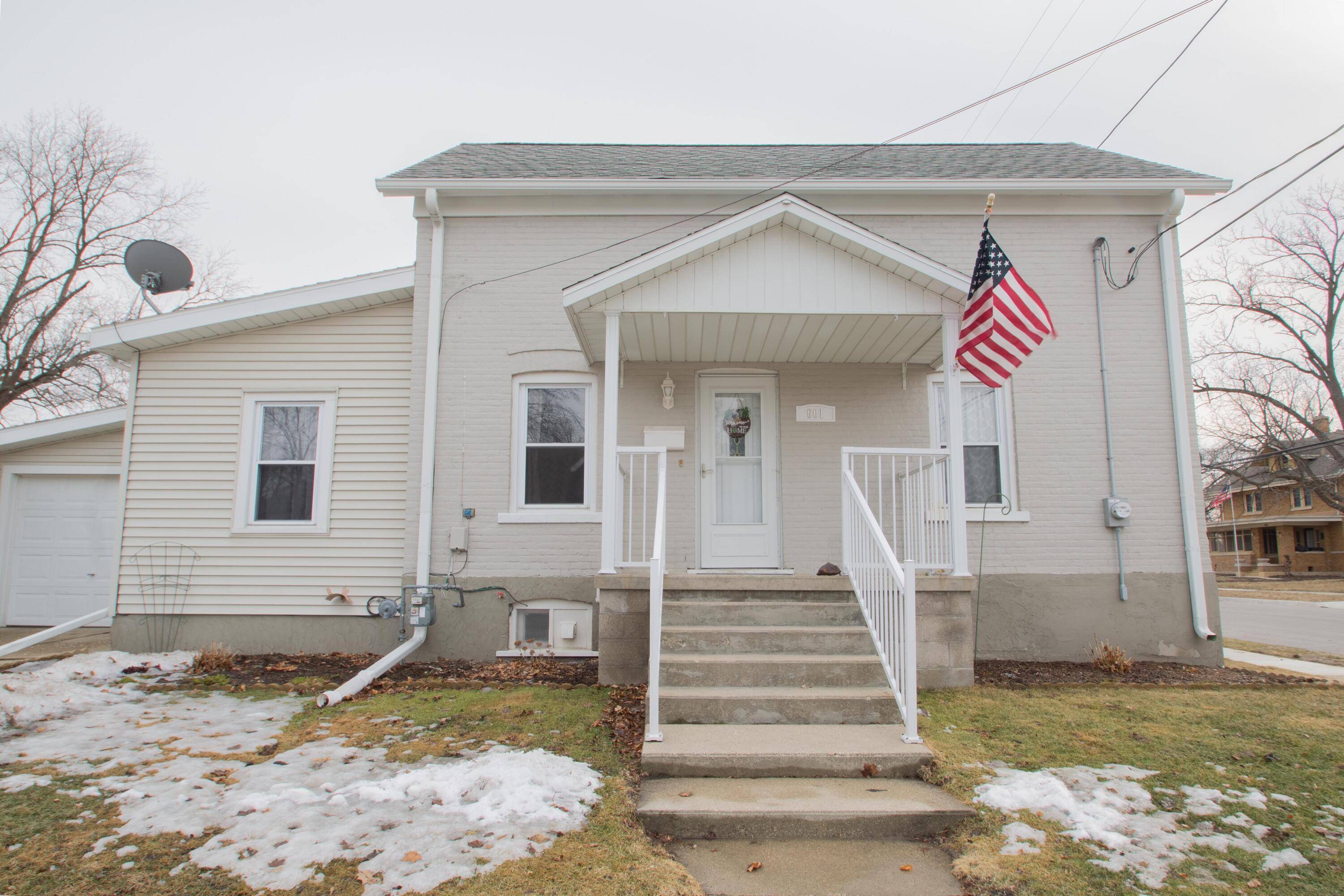 601 S 9th St, Watertown, WI 53094