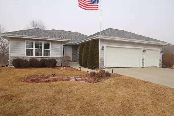 950 Esslink Ln, Cedar Grove, WI 53013