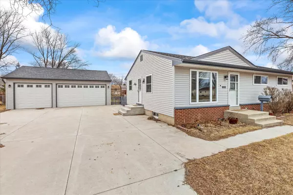 Mukwonago, WI 53149,933 Robins Ln