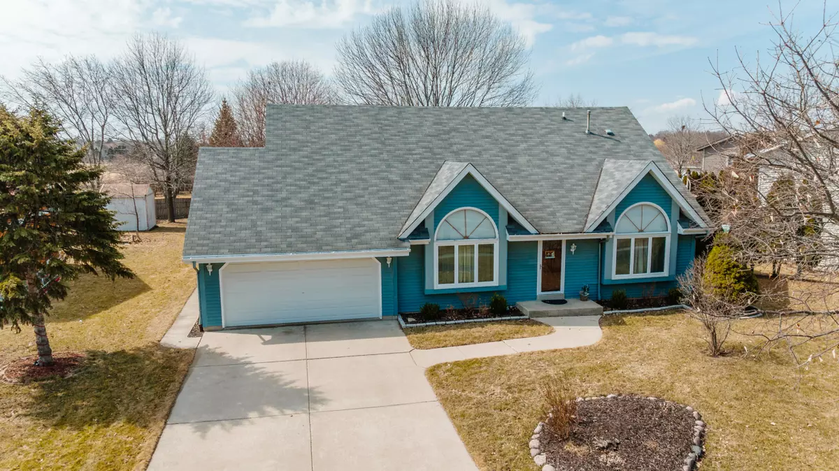 Oak Creek, WI 53154,8155 S White Oak Dr